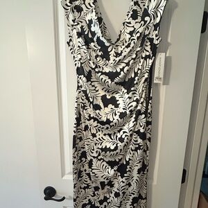 Elegant Black and White Sleeveless Dress